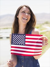 Portrait of young woman with american flag. Salt Lake City, Utah, USA.
Photo : Jessica Peterson
