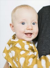 Studio portrait of baby boy (2-5 months).
Photo : Jessica Peterson