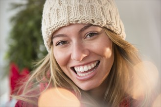 Portrait of young woman wearing knit hat.
Photo : Jamie Grill