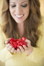Woman holding chocolates in cupped hands.
Photo : Jamie Grill