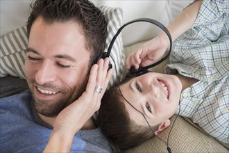 Father listening to music with son (8-9).
Photo : Jamie Grill
