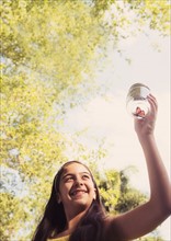 girl ( 8-9) holding jar with butterfly.
Photo : Daniel Grill