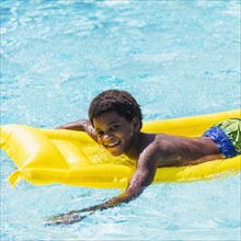 Portrait of boy ( 6-7) with pool raft.
Photo : Daniel Grill
