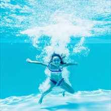 girl ( 8-9) swimming.
Photo : Daniel Grill