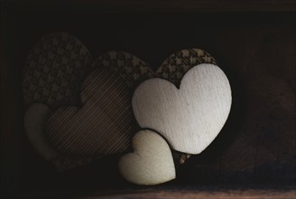 Studio shot of heart shape box.
Photo : Kristin Lee