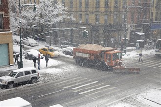 Snowplow on street.
Photo :  Winslow Productions