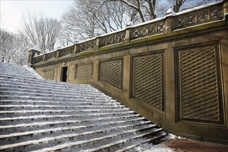 View of steps at winter.
Photo :  Winslow Productions