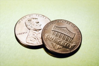 Studio shot of one american cent.
Photo : Tetra Images