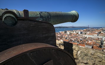 Cannon on Castle of Sao Jorge. Lisbon, Portugal.