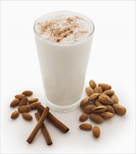 Almond and cinnamon smoothie