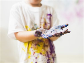 Boy (2-3) showing hands in paint