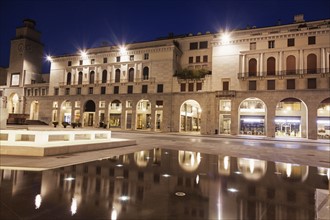 Piazza della Victoria at night