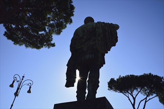 Statue of Julius Caesar against sky