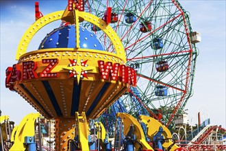 USA, New York State, New York City, Ferris wheel in amusement park