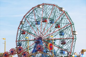 USA, New York State, New York City, Coney Island, Ferris wheel in amusement park