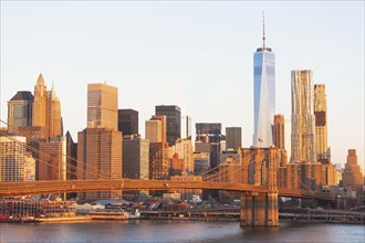 USA, New York State, New York City, Manhattan, Brooklyn Bridge at sunrise
