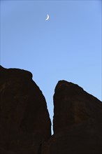 USA, Colorado, Moon over Roxborough State Park