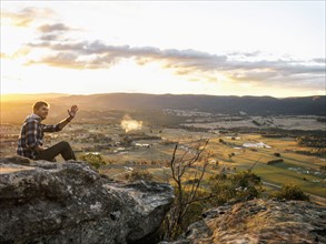 Australia, New South Wales, Man waving on Mount York