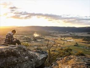 Australia, New South Wales, Man looking at view on Mount York