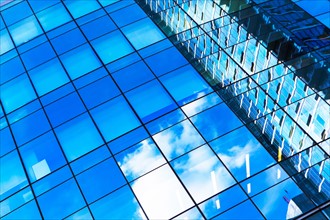 USA, New York, Clouds reflecting in glassy office building