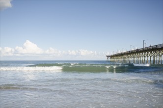 USA, North Carolina, Topsail island, Surf City, Seascape with pier
