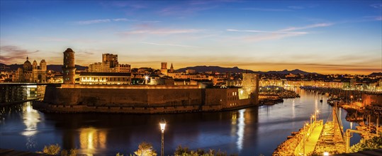 France, Provence-Alpes-Cote d'Azur, Marseille, Fort Saint-Jean and Marseille Cathedral at sunset