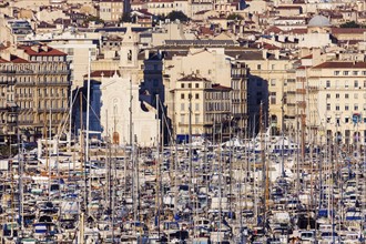 France, Provence-Alpes-Cote d'Azur, Marseille, Cityscape with Vieux port - Old Port on sunny day