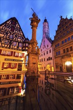 Germany, Bavaria, Rothenburg, Half-timbered house and monument at Market Square