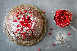 Cake with redcurrant fruits