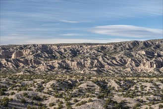USA, New Mexico, Arid landscape seen from High Road to Taos