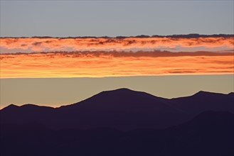 USA, Colorado, Denver, Horizontal clouds over Front Range at sunset