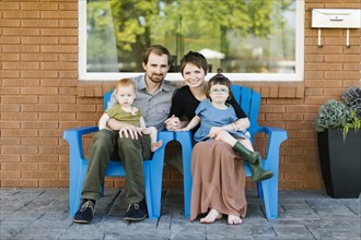Portrait of parents with daughters (2-3, 12-17 months)