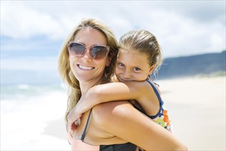 USA, Hawaii, Kauai, Mother with daughter (6-7) playing on beach