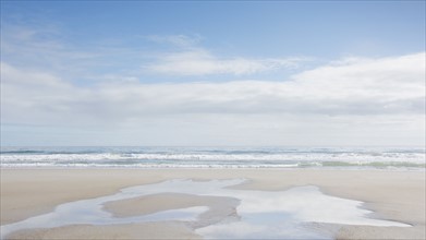 USA, North Carolina, Topsail Island, Empty sandy beach