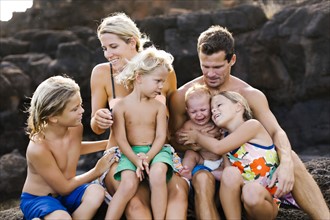 Parents with four children (12-17 months, 4-5, 6-7, 8-9) at beach