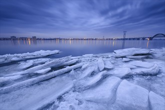 Ukraine, Dnepropetrovsk region, Dnepropetrovsk city with ice floe in foreground