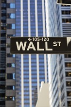 USA, New York, New York City, Lower Manhattan, Wall Street sign on building