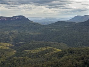 Australia, New South Wales, Jamison Valley, Storm clouds above Blue Mountains