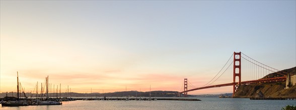USA, California, San Francisco, Golden Gate Bridge at sunset