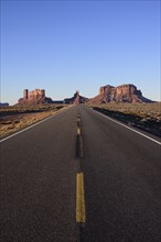 Road through Monument Valley in Utah, USA