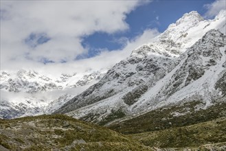 Snowcapped mountains in Mount Cook National Park, New Zealand