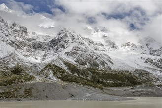 Low cloud over mountains in Mount Cook National Park, New Zealand