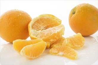 Peeled and whole oranges