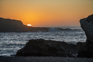 USA, California, San Luis Obispo, Sunset over sea cliff