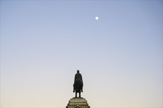 Spain, Valencia, Placa De Joan De Vila Rasa, Statue of King Ferdinand III in Plaza Nueva