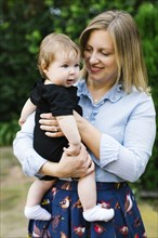 USA, California, Orange County, Mother holding daughter (2-3)