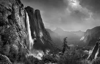 USA, California, Yosemite, Waterfall in Yosemite National Park
