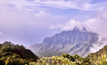 USA, Hawaii, Kauai, Na Pali, Scenic view of Na Pali mountains