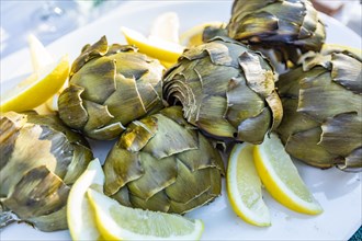 Grilled artichokes with lemon,,