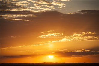 USA, South Dakota, Cloudscape with setting sun